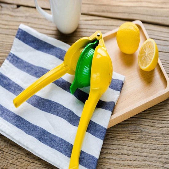 2-in-1 Citruspers handmatige metalen pers in Geel - Groen - Citroenpers, handpers voor citroenen en limoenen, gemakkelijk in gebruik, praktisch voor salades, limonade, cocktails en meer van Merkloos