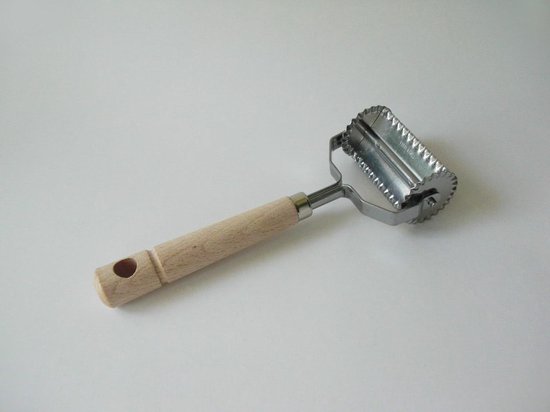 2.4" Vierkante Ravioli Pasta/Deeg Stempel Cutter Roller - 6cm Zigzag/Gedeukte Rand (Vierkant - Gedeukt) pasta roller van Norpro