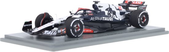 Alpha Tauri AT04 Spark Modelauto 1:43 2023 Liam Lawson Scuderia AlphaTauri S8926 Singapore GP van Alpha Tauri.