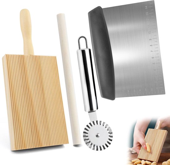 Bord, houten pastaplank met houten stokjes, pasta bord voor het maken van gnocchi in noedelvorm, met pasta snijwielen en deegschaaf