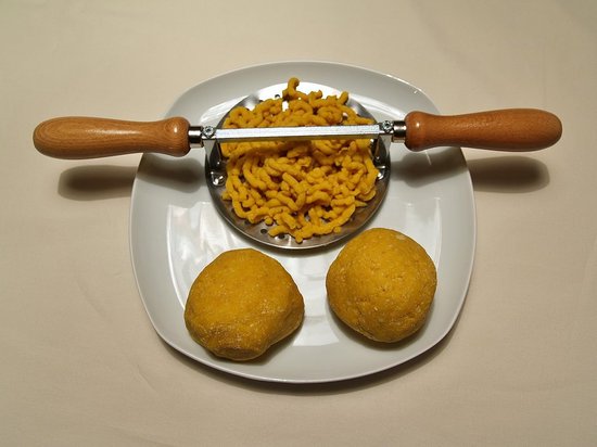 C. tampo passatelli Romagnolo keukengereedschap, materiaal, meerkleurig
