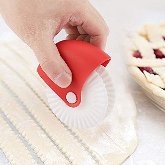 Dailygoods - Dailygoody - Dough Cutter - Pasta Maker - Ergonomisch en Multifunctioneel - Compact formaat - Snijden en Graten - Geschikt voor Noodles en Gebak - Han