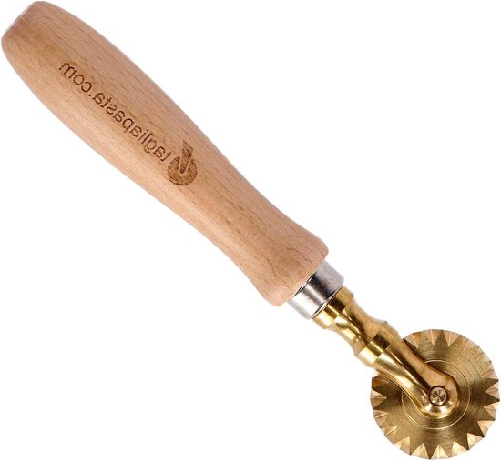 Deegsnijder diameter 38 mm koper houten handvat taartje-snijder pasta roller van Westmark