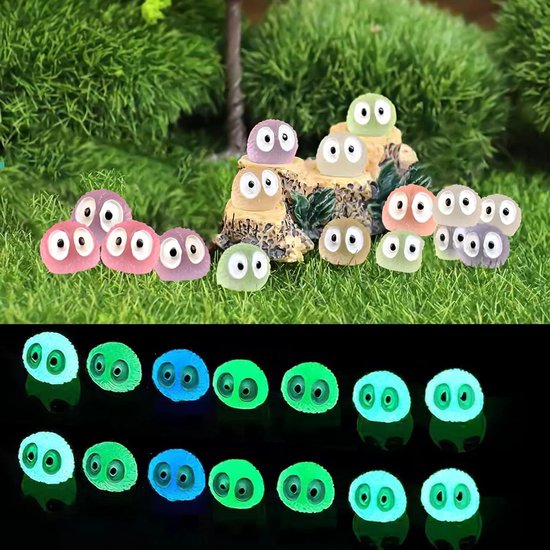 Diverse 35-delige accessoires voor een feeën tuin met glow-in-the-dark figuren, elfen en decoratieve elementen voor potten en tuinen van Merkloos