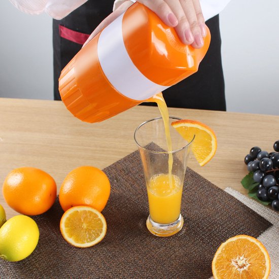 Draagbare handmatige citruspers - sinaasappel van Merkloos