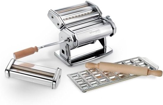 Pasta Maker Gift Set with Accessories - 100% Made in Italy. Set consisting of fresh pasta machine, ravioli shape pasta cutter, and rolling pin. van Merkloos