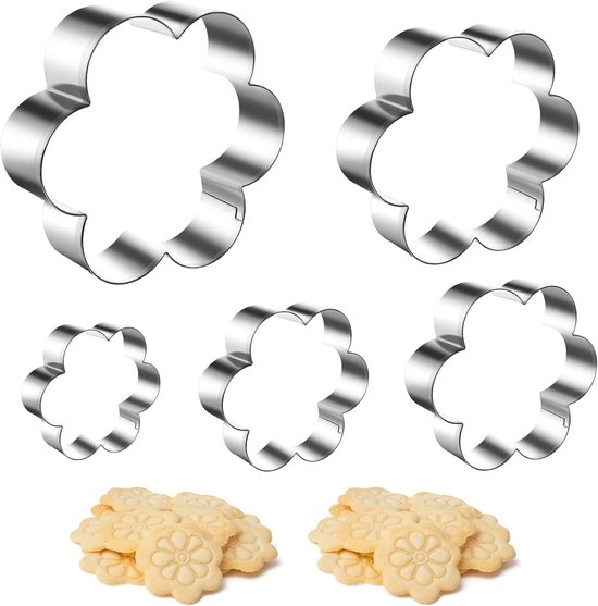 Vijfdelige set bloemetjes uitstekers van roestvrij staal voor het bakken van koekjes, fondant en taarten met een vijfbladige gekartelde rand.