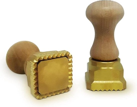 Zelfgemaakte ravioli-stempel vierkant versierd - 45 x 45 mm - Italiaans gereedschap - pasta maken - thuis en bedrijf - messing en natuurlijk hout - eenvoudig te gebruiken van Merkloos